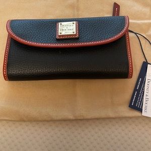 Dooney & Bourke brand new snap closure wallet in pristine condition.